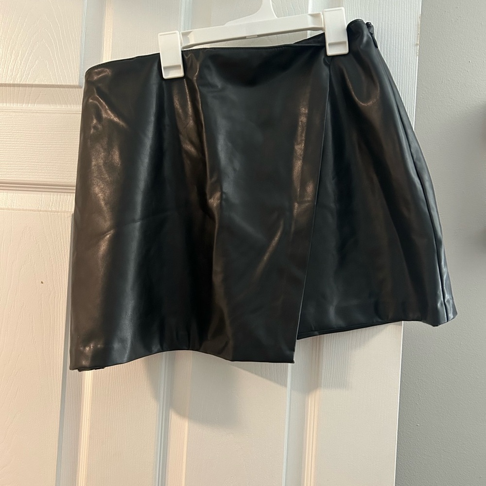 Abercrombie mini wrap leather skort